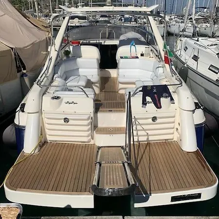 Πλωτό κατάλυμα Escursioni In Barca *